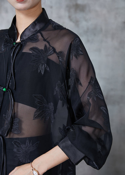 Classic Vintage Blouse with a Flattering Fit