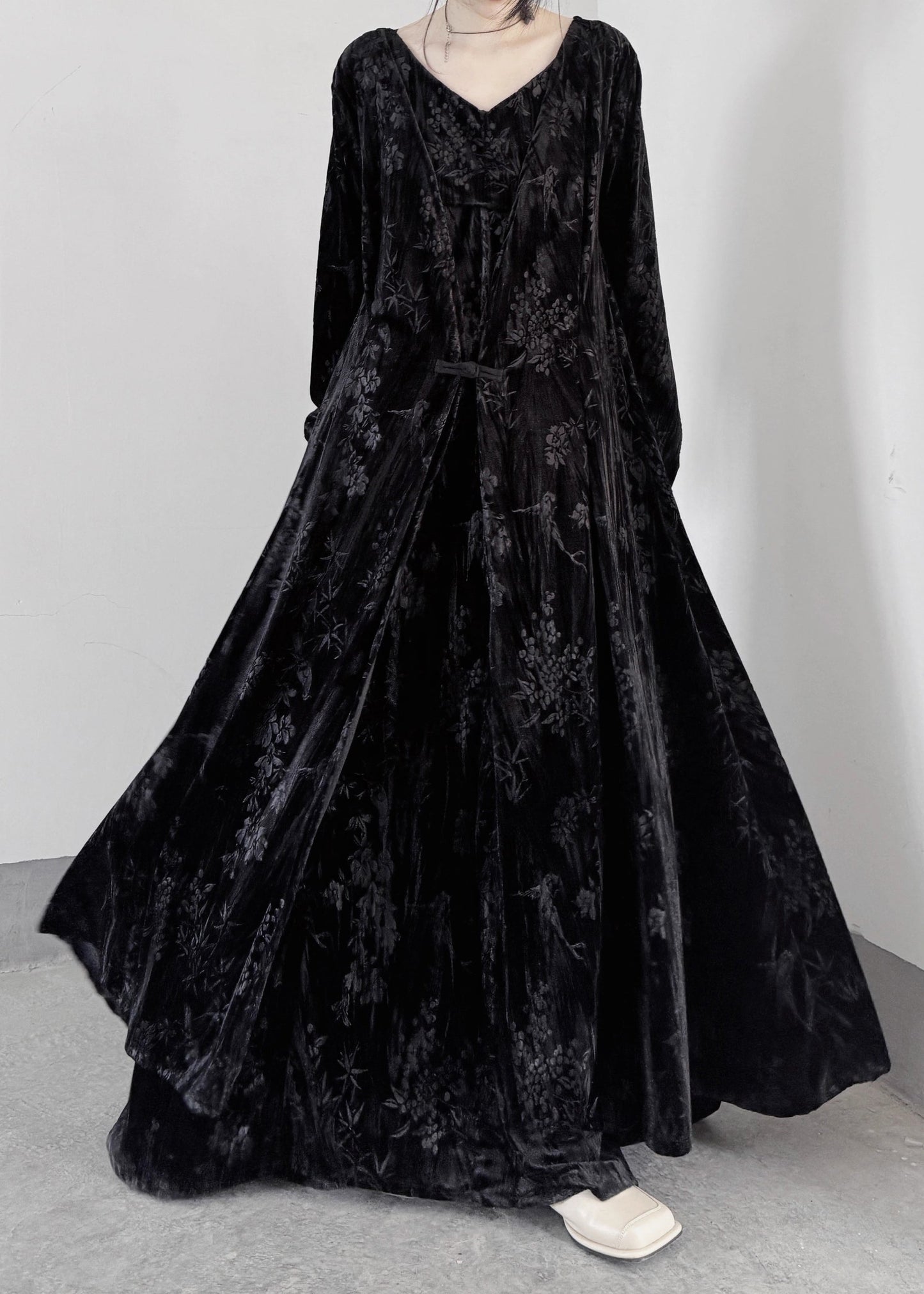 Well Tailored Cardigan with a Graceful Silhouette