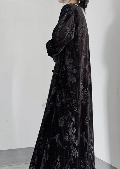 Well Tailored Cardigan with a Graceful Silhouette