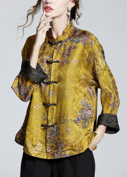 Well Tailored Coat with a Graceful Silhouette