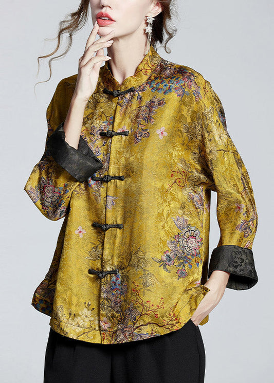 Well Tailored Coat with a Graceful Silhouette