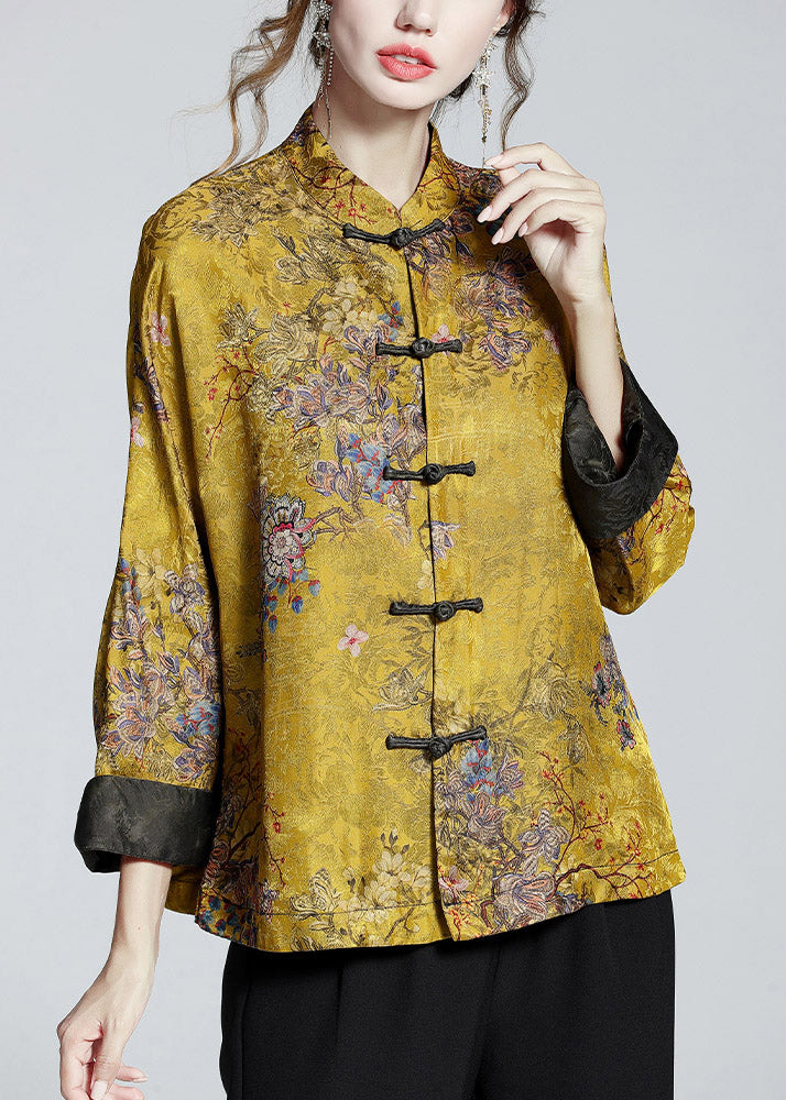 Well Tailored Coat with a Graceful Silhouette