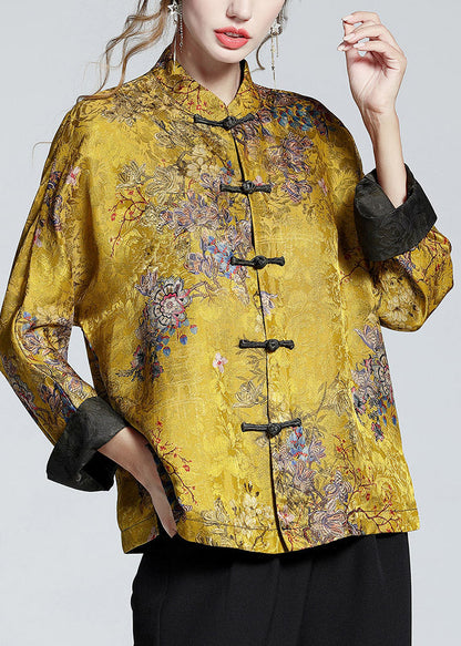 Well Tailored Coat with a Graceful Silhouette