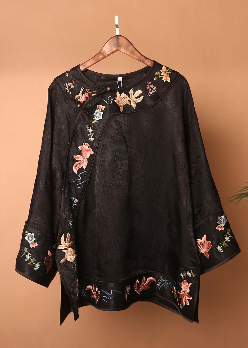 Beautifully Finished Blouse in a Timeless Design