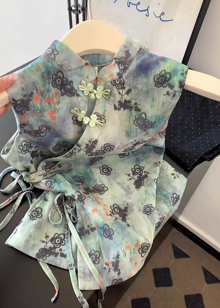 Beautifully Crafted Blouse in a Classic Style