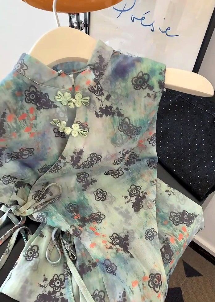 Beautifully Crafted Blouse in a Classic Style