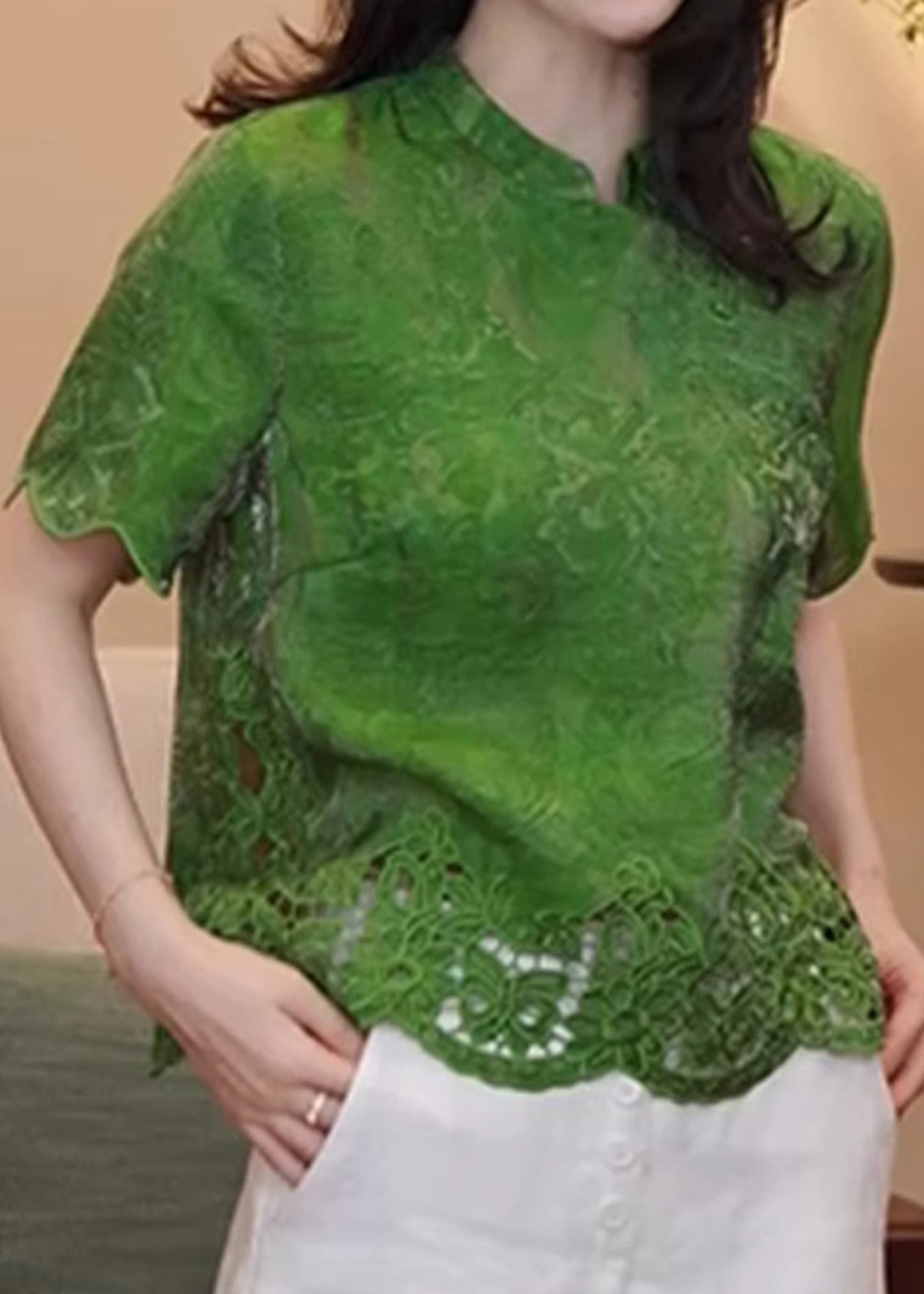Effortlessly Elegant Blouse with a Timeless Design