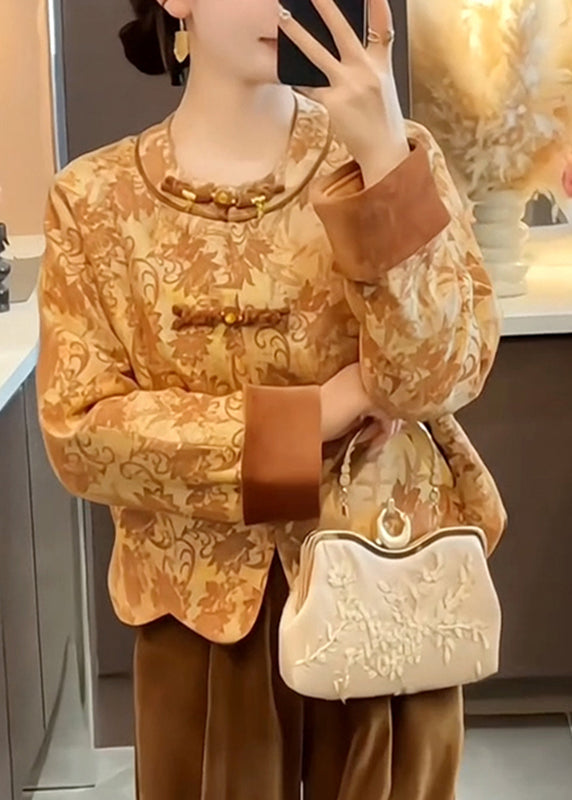 Effortlessly Elegant Coat with a Timeless Design