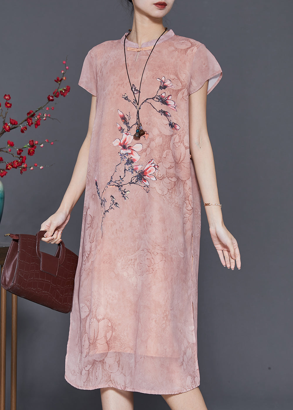 Beautifully Finished Dress in a Timeless Design