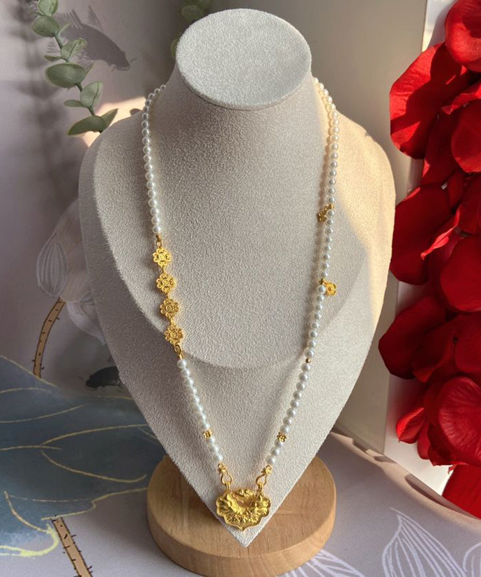 Classic Silver Necklace with Timeless Appeal