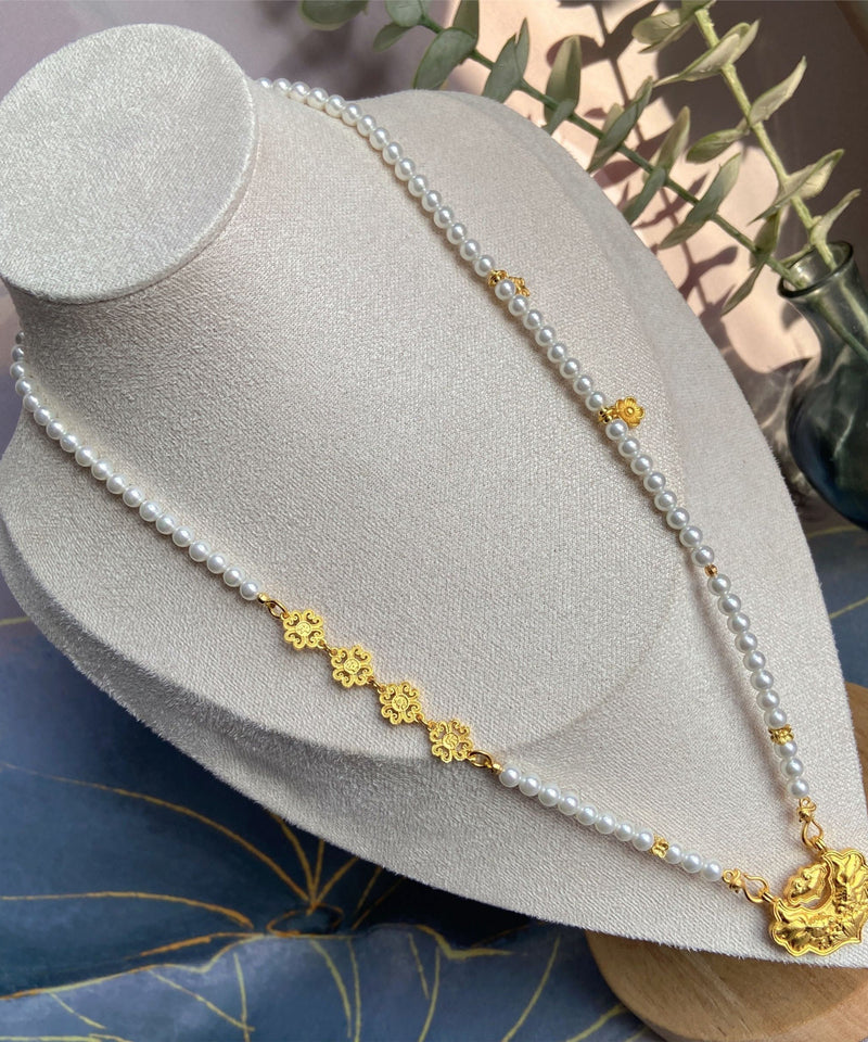 Classic Silver Necklace with Timeless Appeal