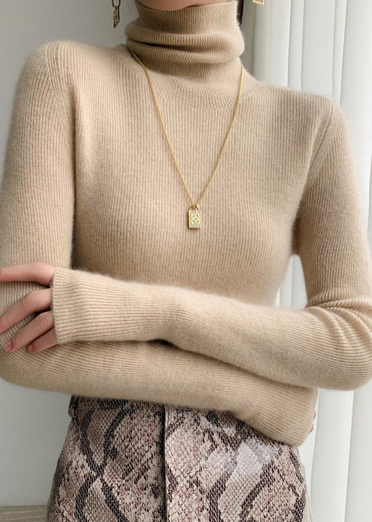Well Tailored Sweater with a Graceful Silhouette
