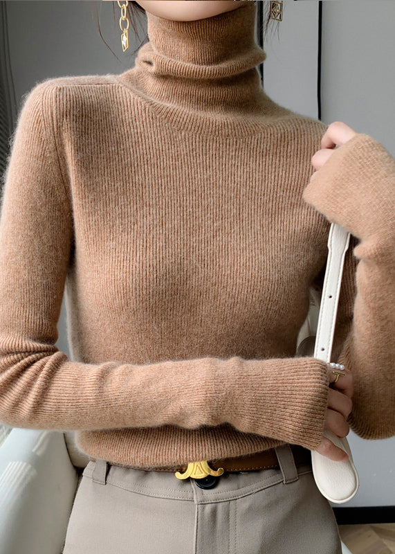 Well Tailored Sweater with a Graceful Silhouette