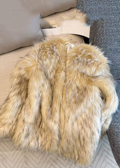 Well Tailored Coat with a Graceful Silhouette