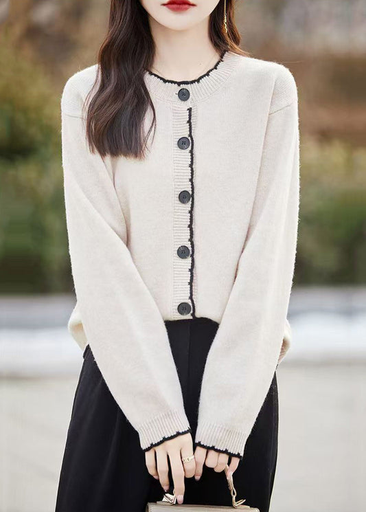 Effortlessly Elegant Cardigan with a Timeless Design