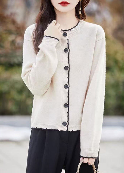 Effortlessly Elegant Cardigan with a Timeless Design