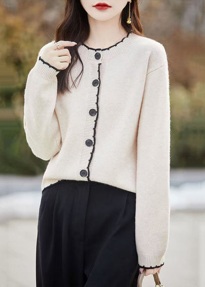 Effortlessly Elegant Cardigan with a Timeless Design