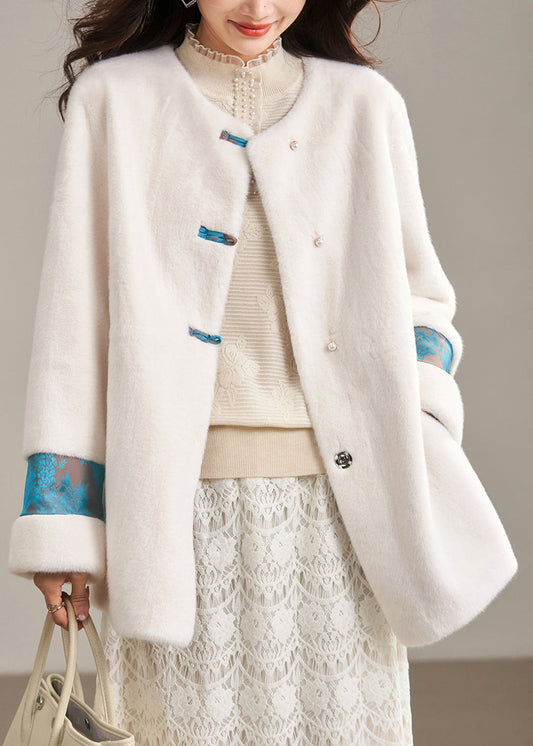 Beautifully Finished Coat in a Timeless Design