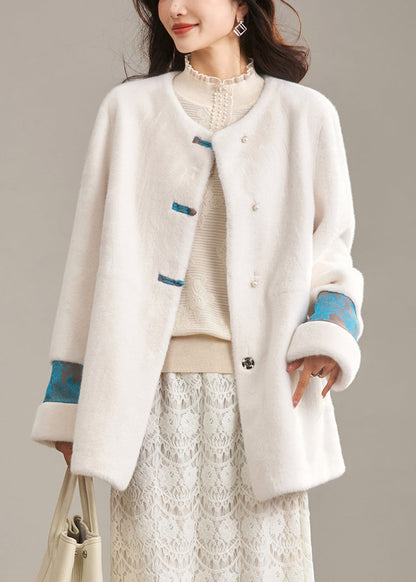 Beautifully Finished Coat in a Timeless Design