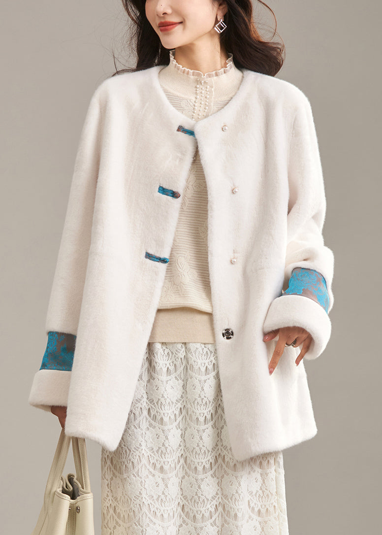Beautifully Finished Coat in a Timeless Design