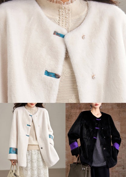 Beautifully Finished Coat in a Timeless Design
