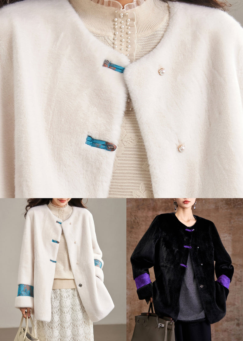 Beautifully Finished Coat in a Timeless Design