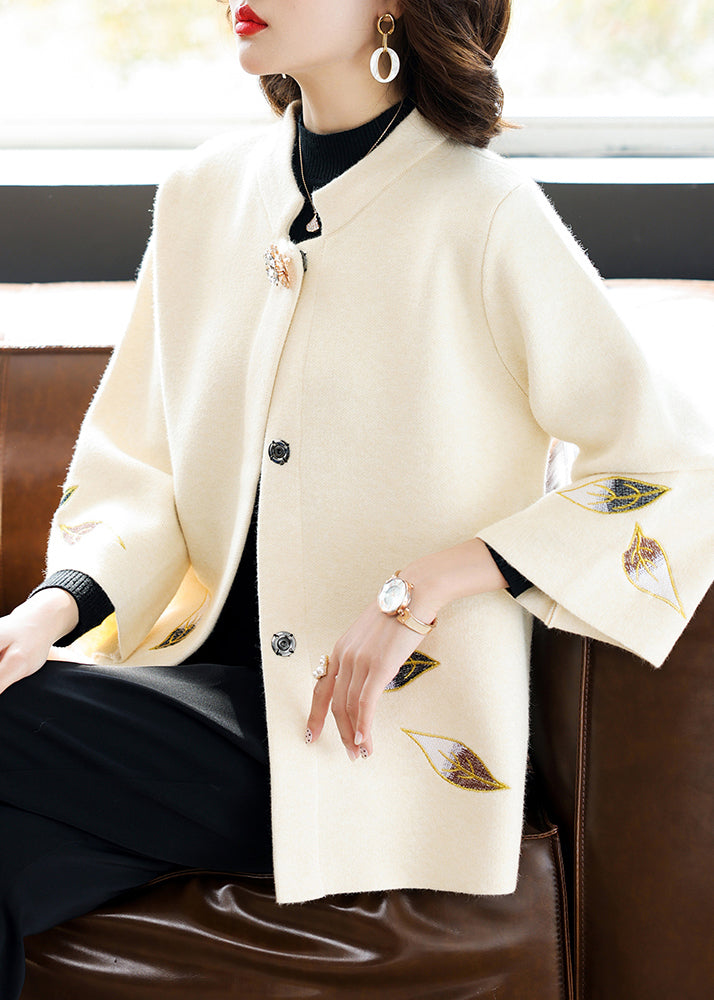 Well Tailored Coat with a Graceful Silhouette