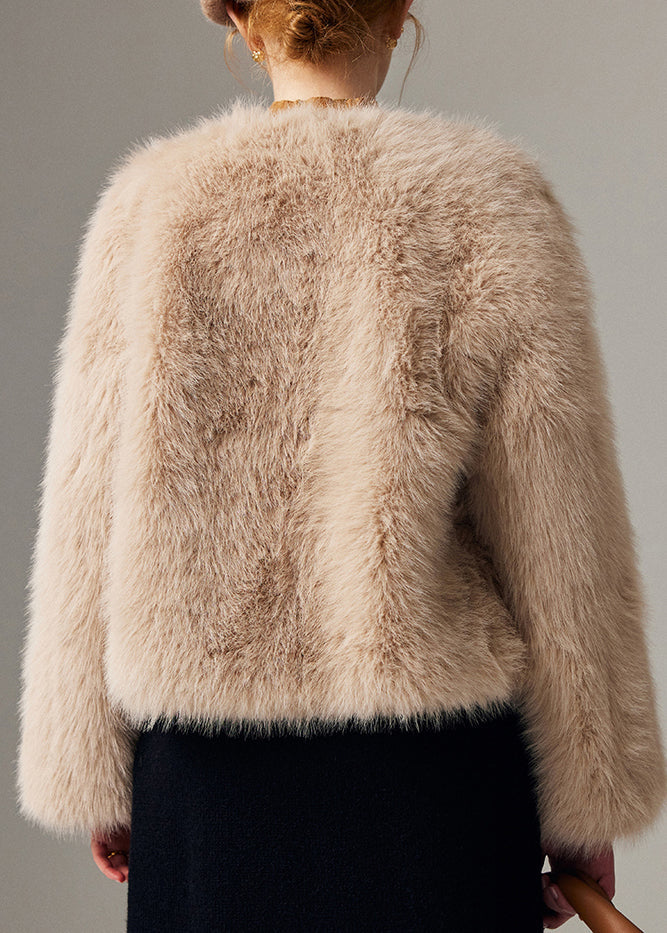 Effortlessly Elegant Coat with a Timeless Design