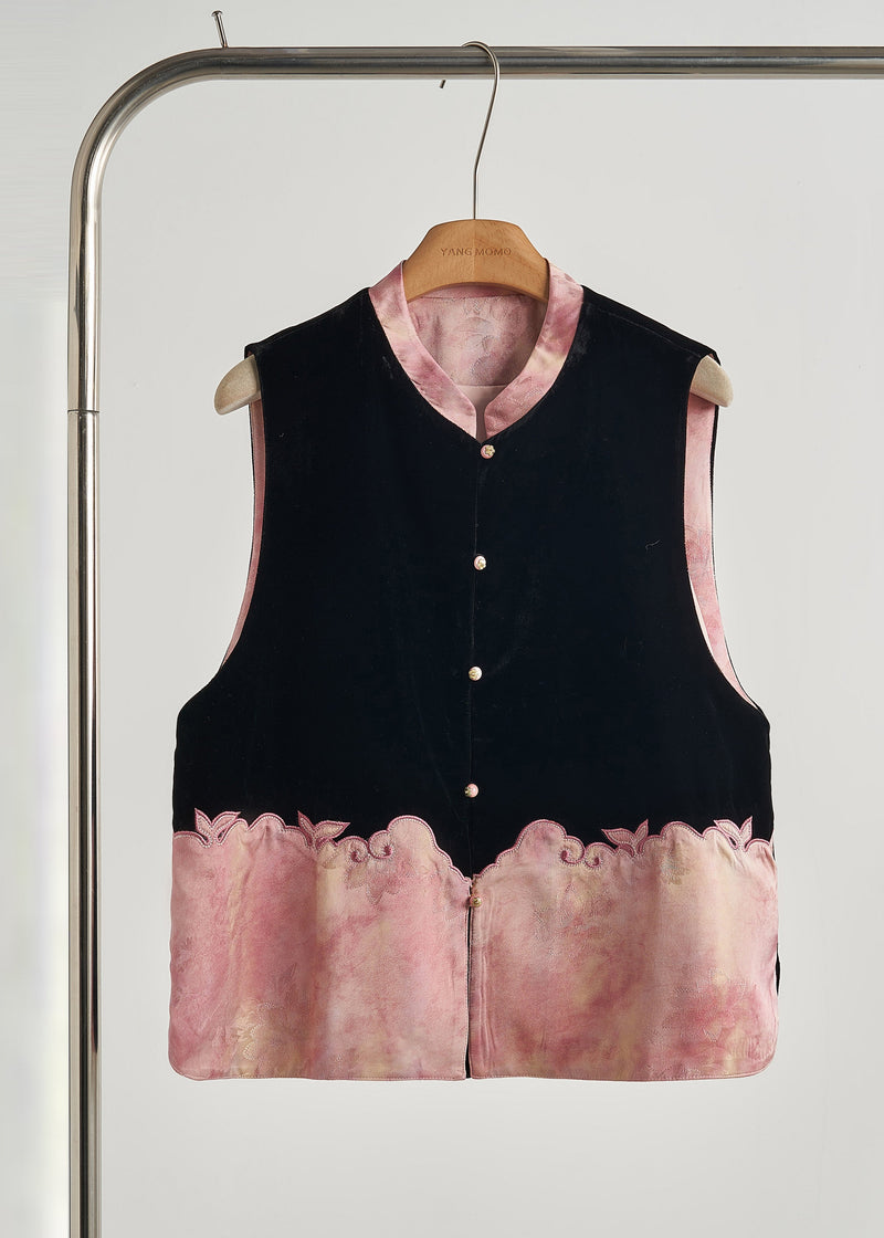 Effortlessly Elegant Garment with a Timeless Design