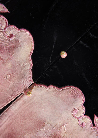 Effortlessly Elegant Garment with a Timeless Design