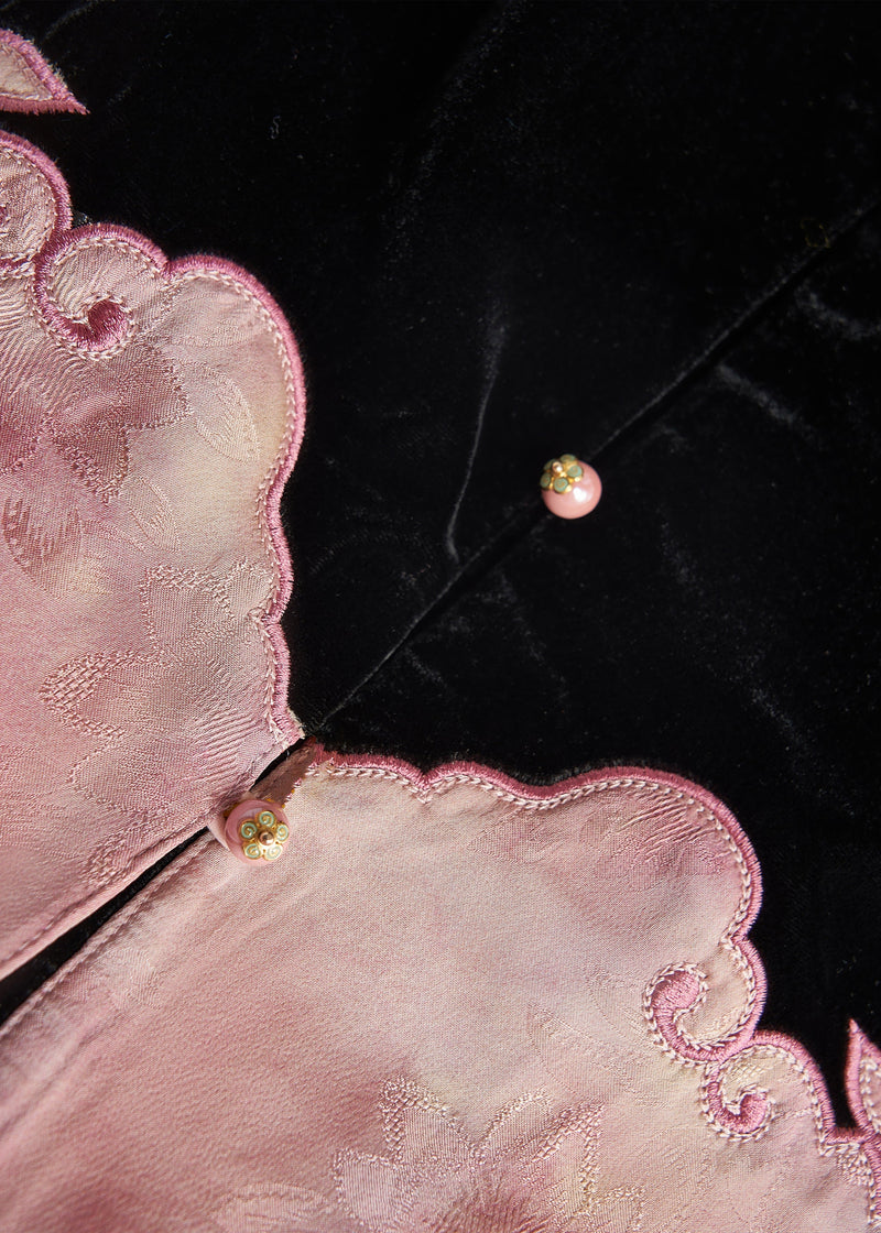 Effortlessly Elegant Garment with a Timeless Design