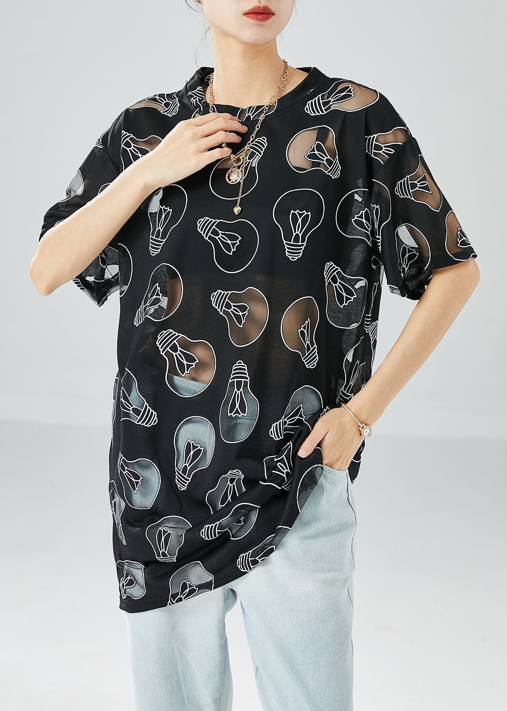 Effortlessly Elegant Garment with a Timeless Design
