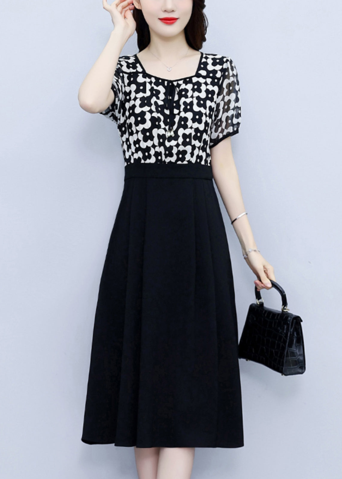 Well Tailored Dress with a Graceful Silhouette