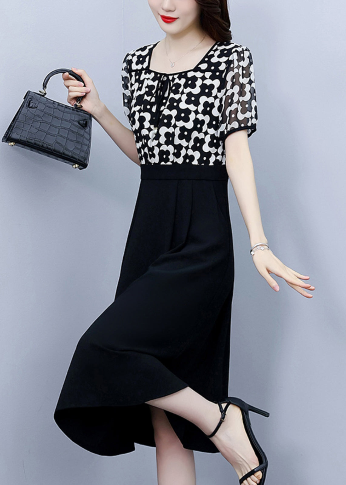 Beautifully Finished Dress in a Timeless Design