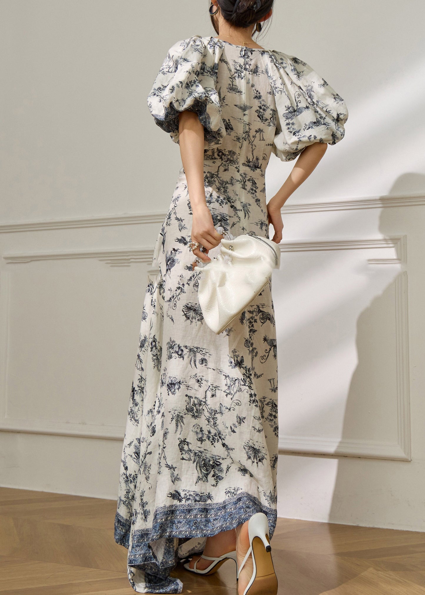 Effortlessly Elegant Dress with a Timeless Design