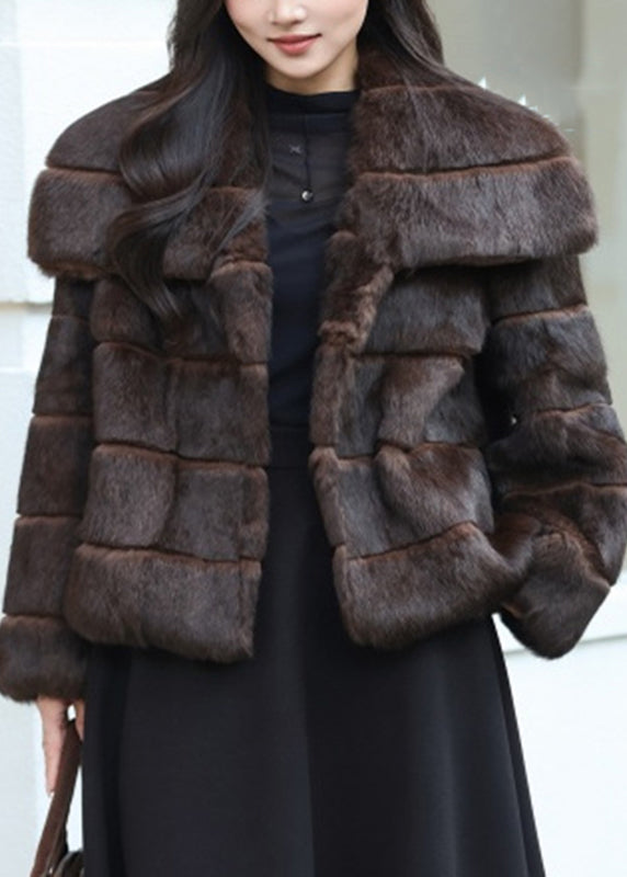 Well Tailored Coat with a Graceful Silhouette