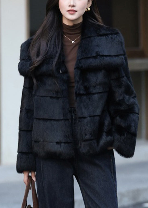 Well Tailored Coat with a Graceful Silhouette