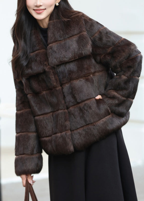 Well Tailored Coat with a Graceful Silhouette