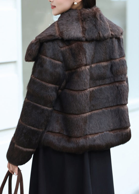 Well Tailored Coat with a Graceful Silhouette