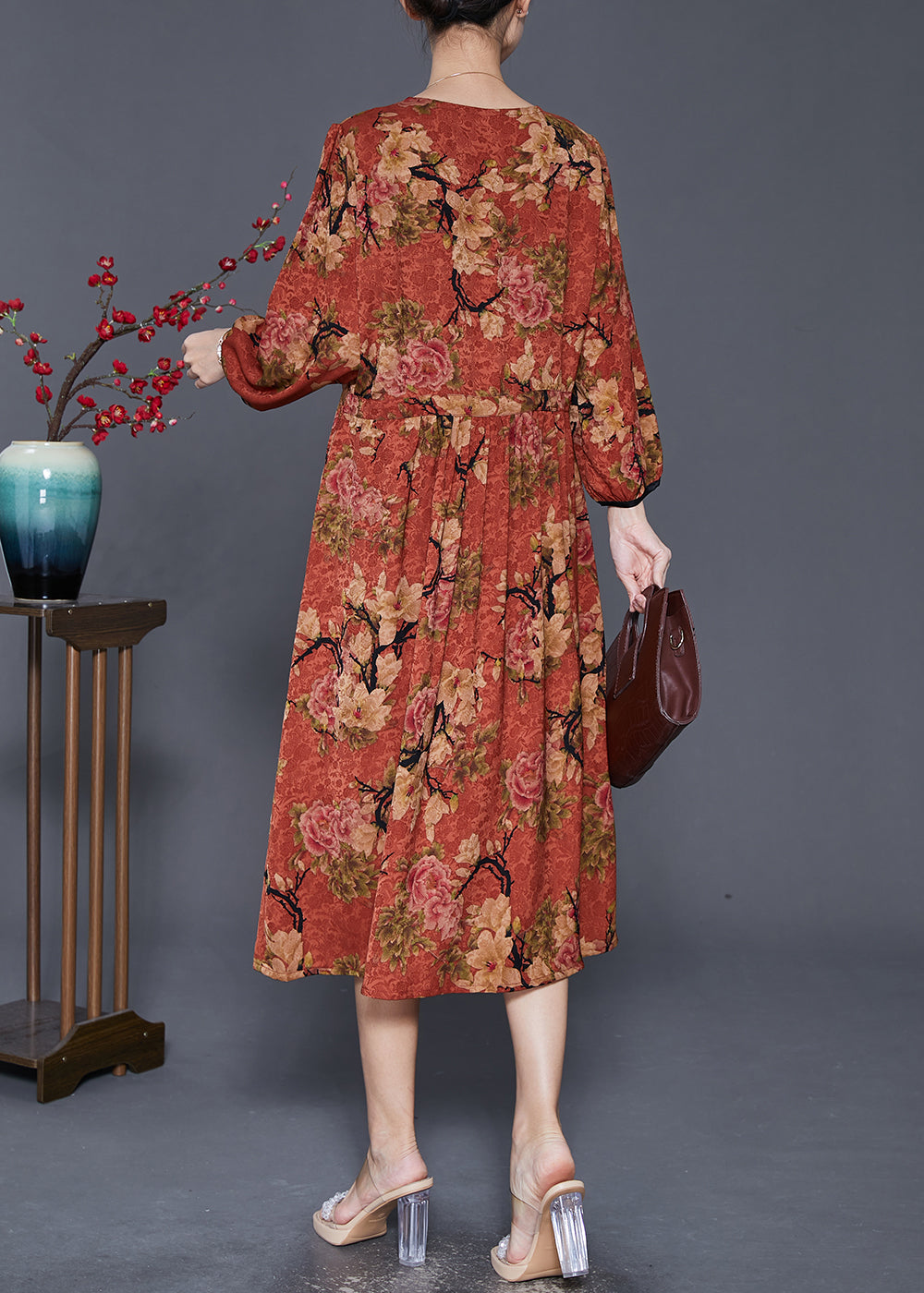Well Tailored Dress with a Graceful Silhouette