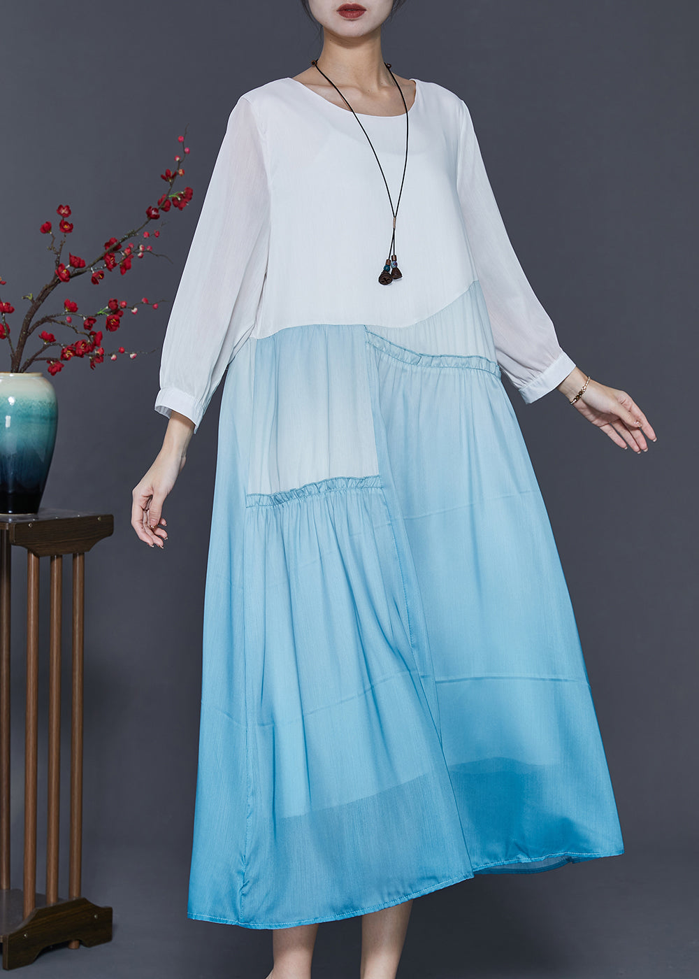 Well Tailored Dress with a Graceful Silhouette