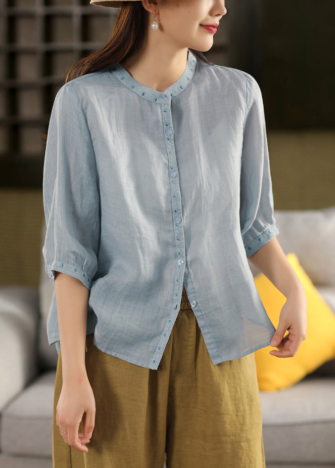 Classic Vintage Blouse with a Flattering Fit