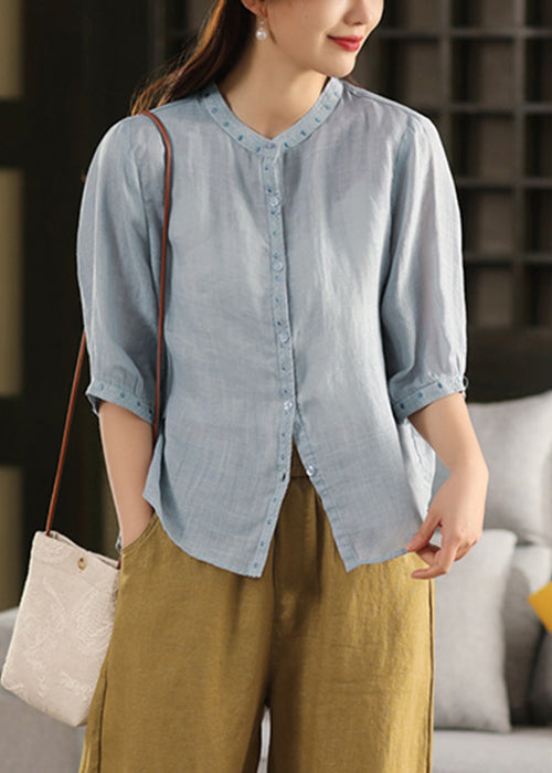 Classic Vintage Blouse with a Flattering Fit