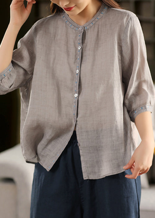 Classic Vintage Blouse with a Flattering Fit