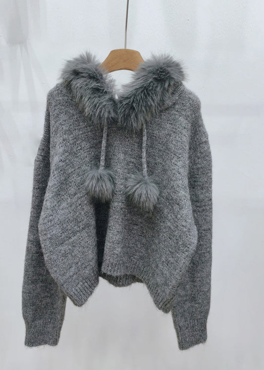 Well Tailored Sweater with a Graceful Silhouette