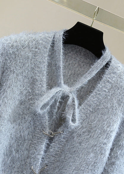 Classic Vintage Sweater with a Flattering Fit