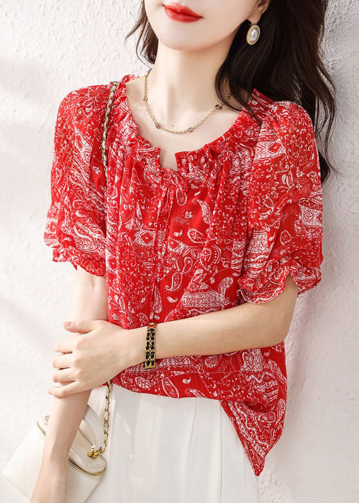 Well Tailored Top with a Graceful Silhouette