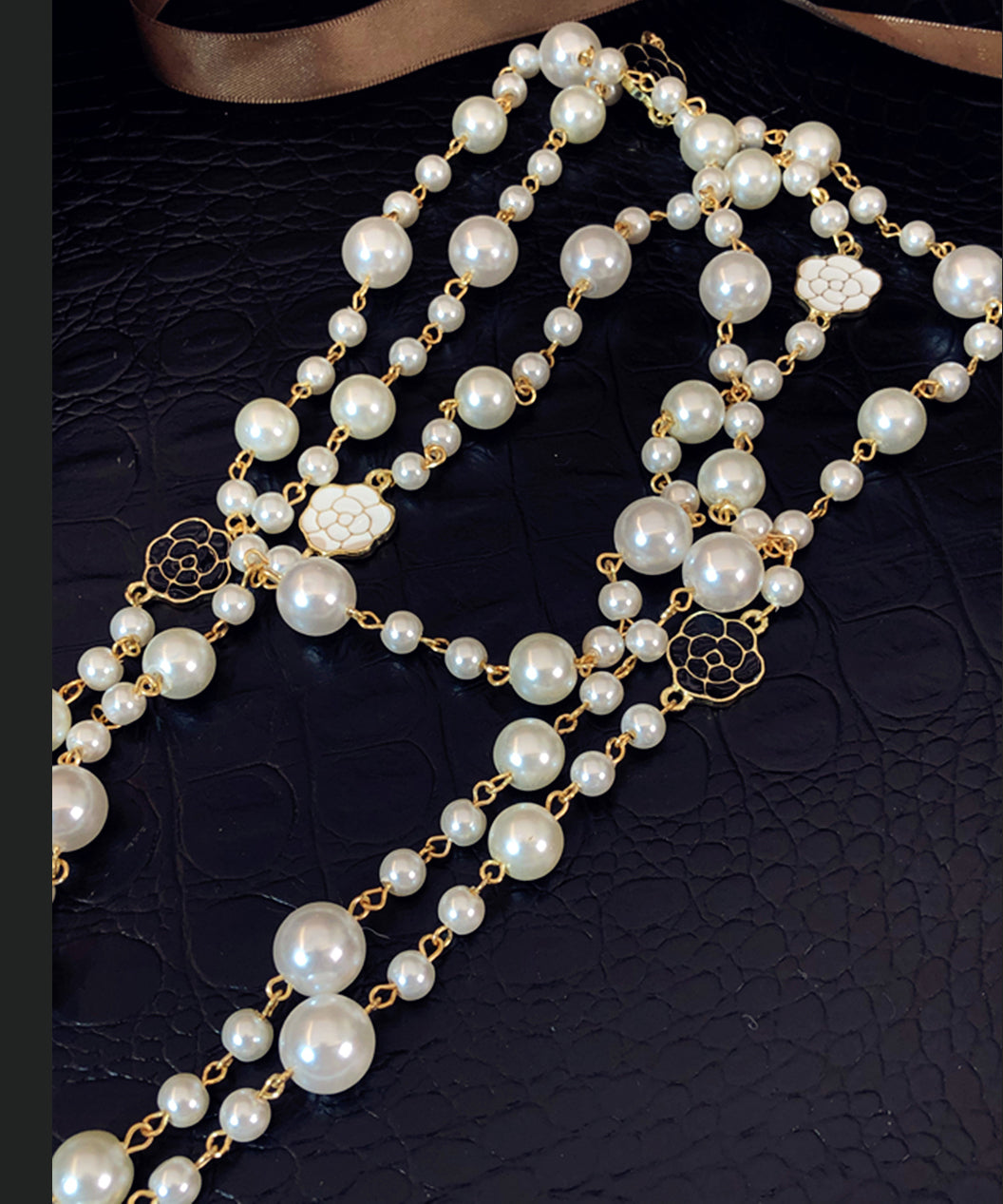 Classic Pearl Necklace with Timeless Appeal