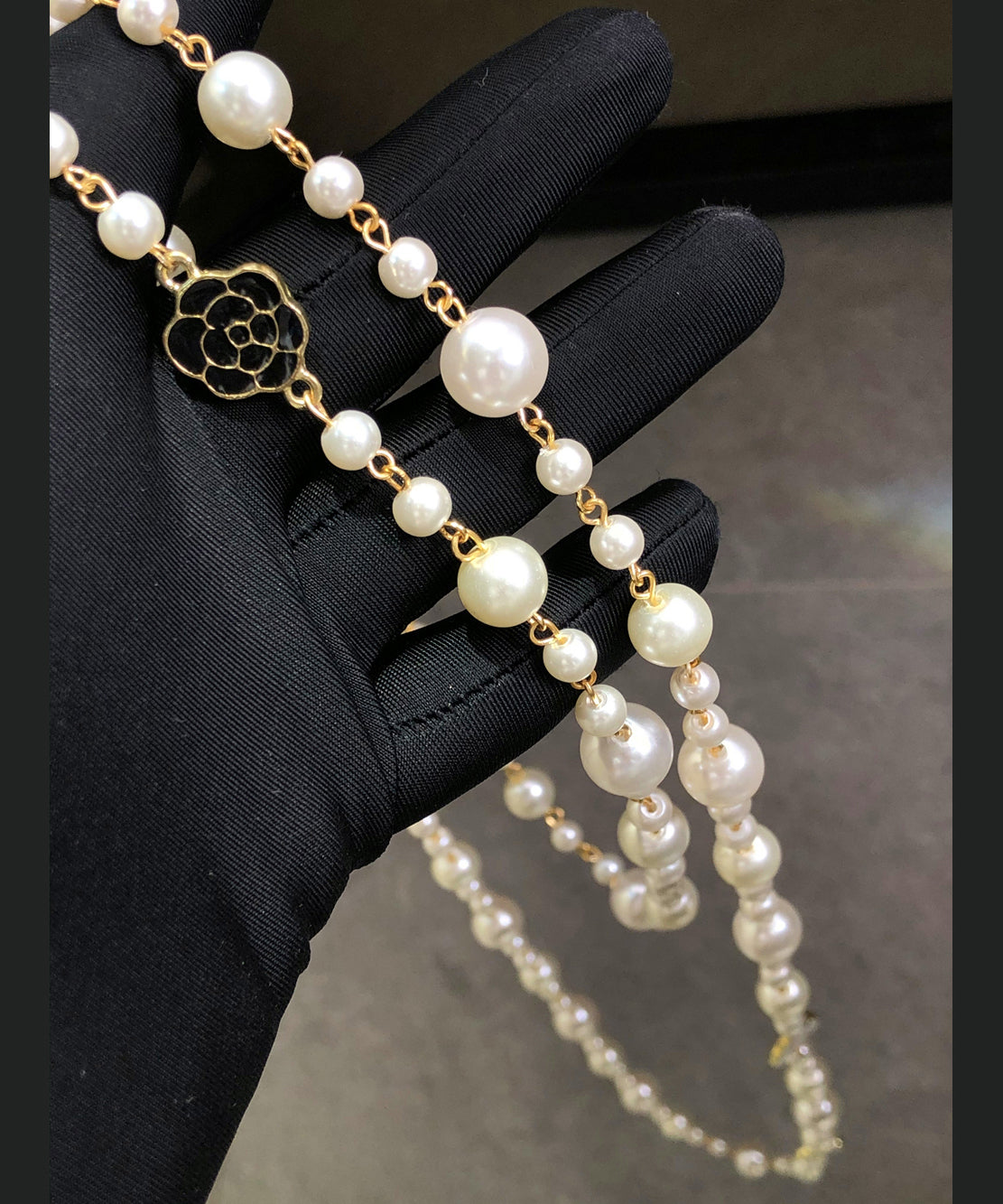 Classic Pearl Necklace with Timeless Appeal