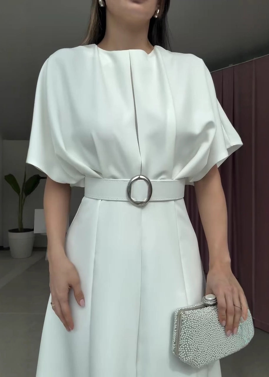 Effortlessly Elegant Dress with a Timeless Design